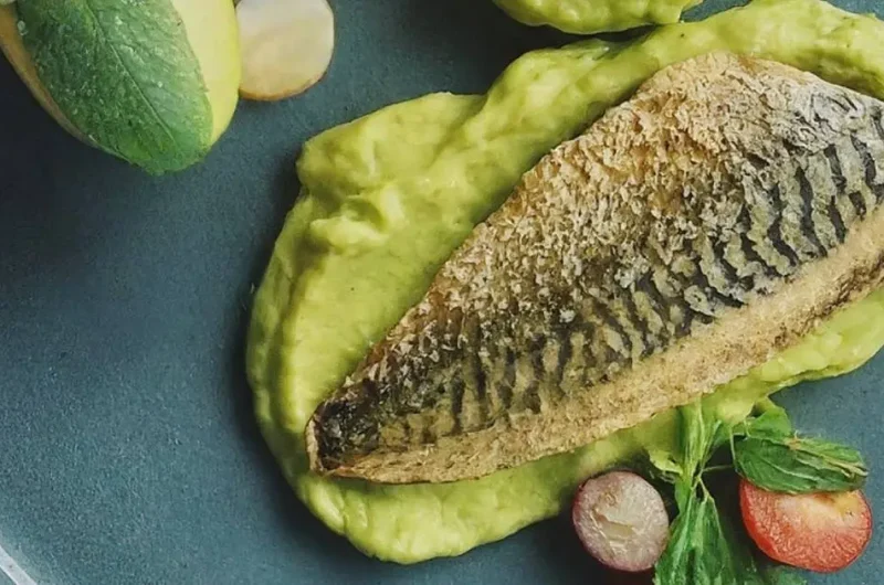 Maquereau grill&eacute; avec pur&eacute;e d'avocat