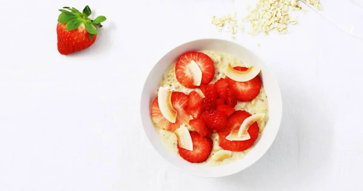 Recette porridge amandes fruits rouges