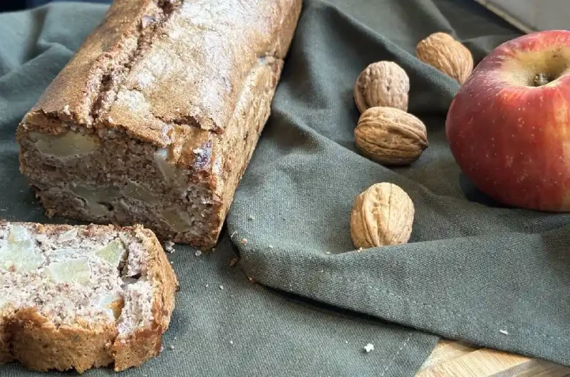 G&acirc;teau aux noix, amandes et pommes : la recette gourmande et saine